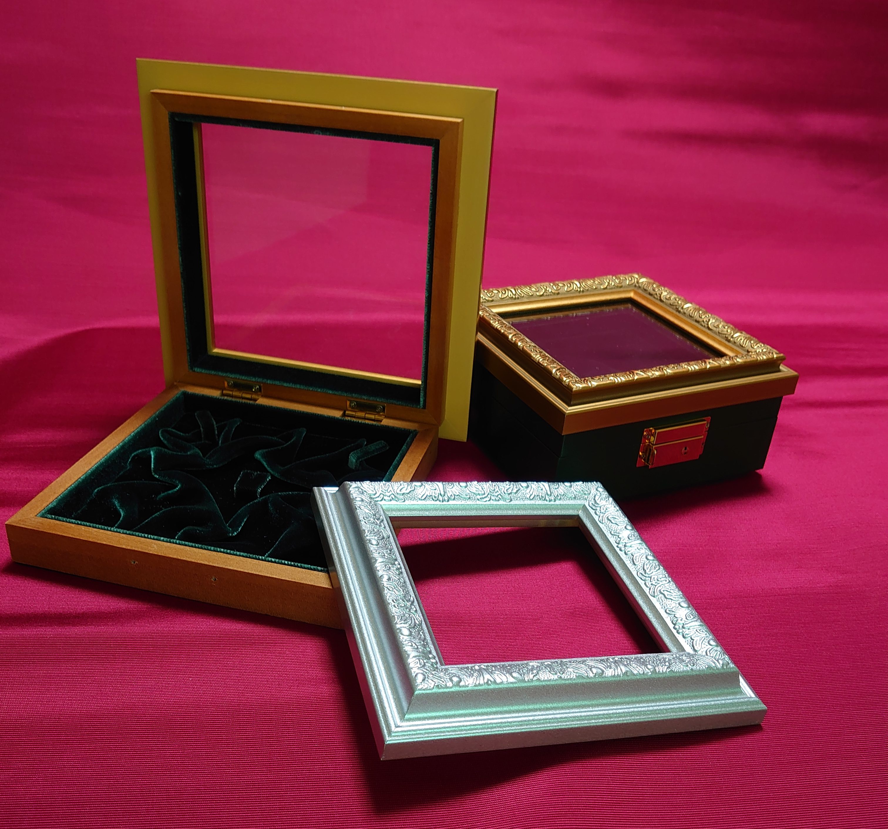 額縁オーダーケース